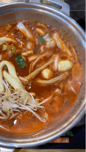 dookki tteokbokki buffet in seoul boiling tteokbokki pot