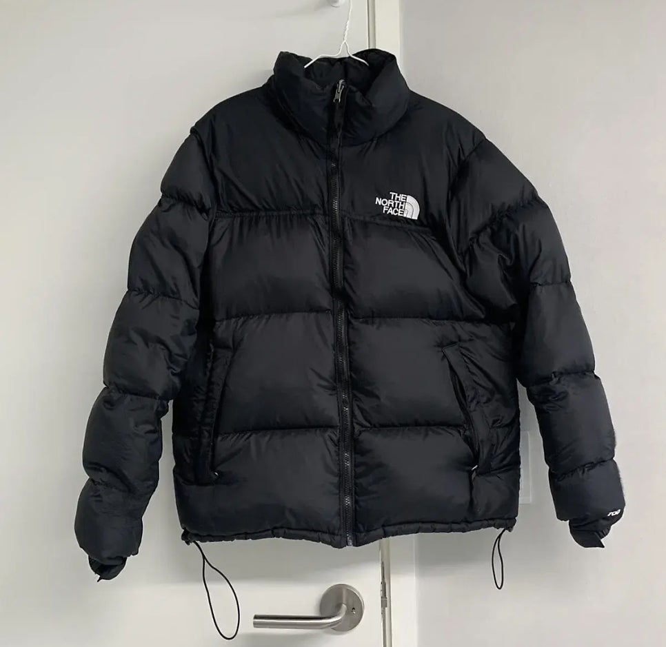 The North Face Retro Nuptse 1996 front detail photo β glossy black texture and puffy padding