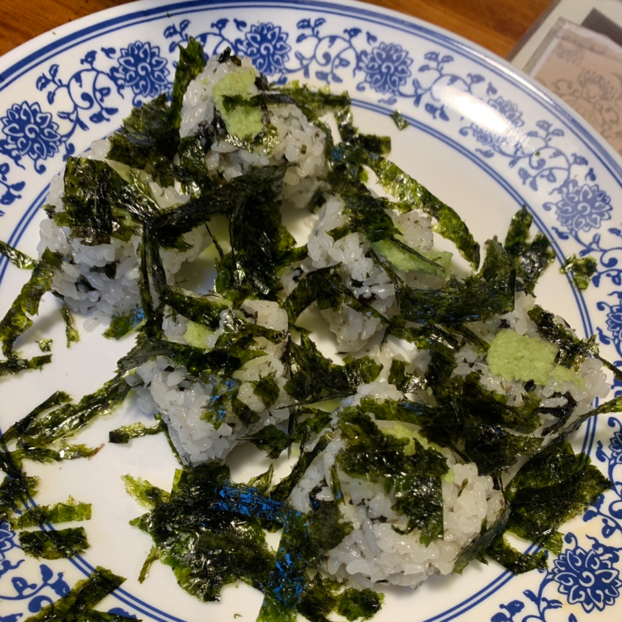 Korean wasabi rice balls with seaweed flakes served at Songridangil restaurant