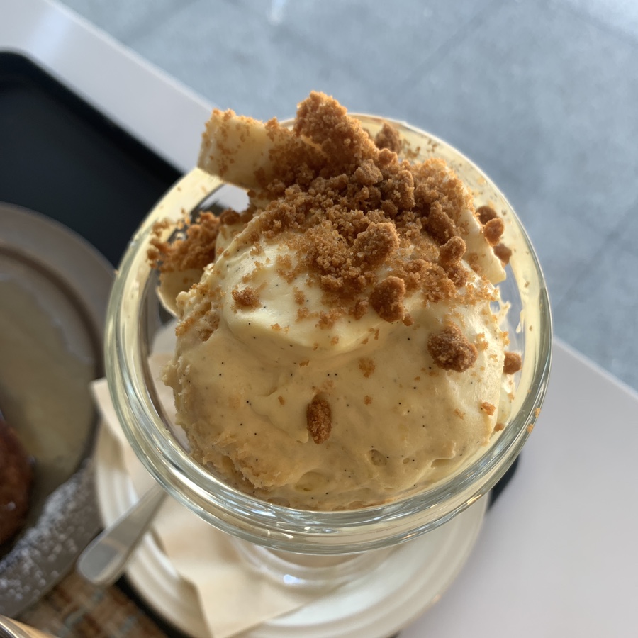 Banana pudding topped with crumbs at Seokchon Station Cafe Meek