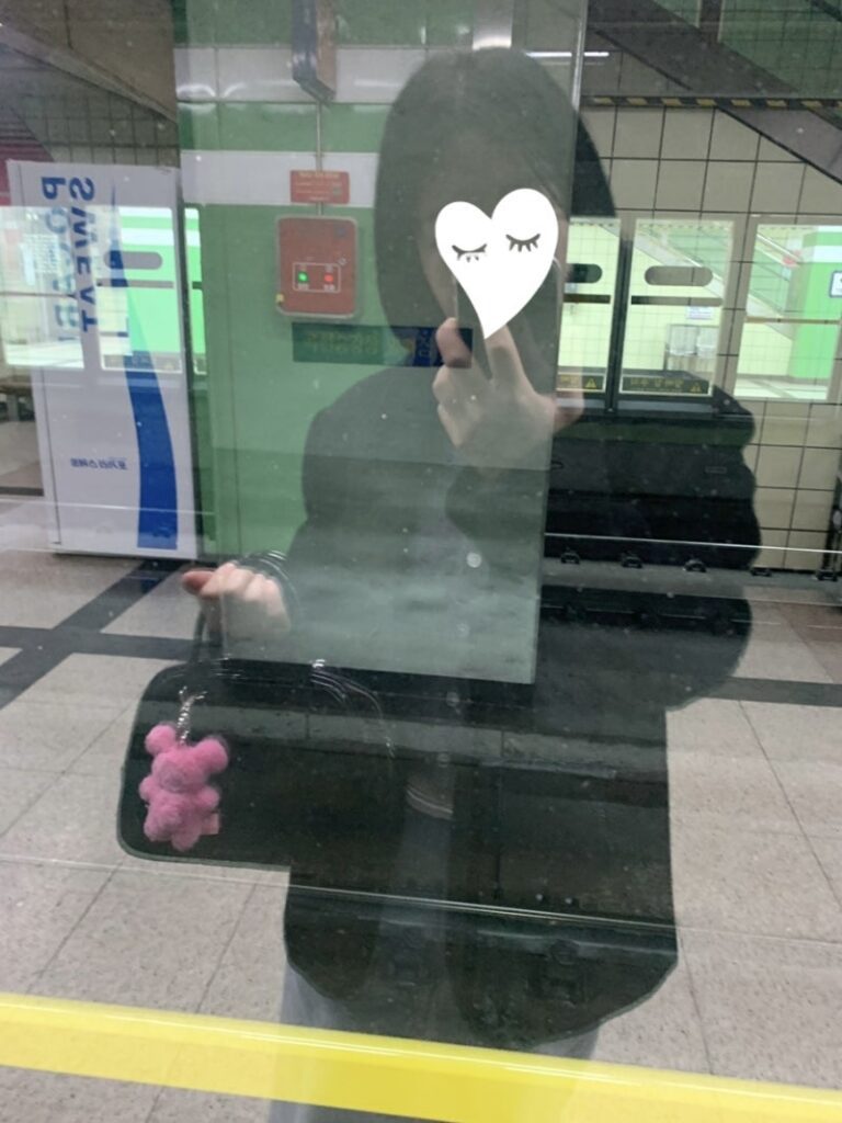 mirror selfie holding comme des garcons aoyama bag with pink charm