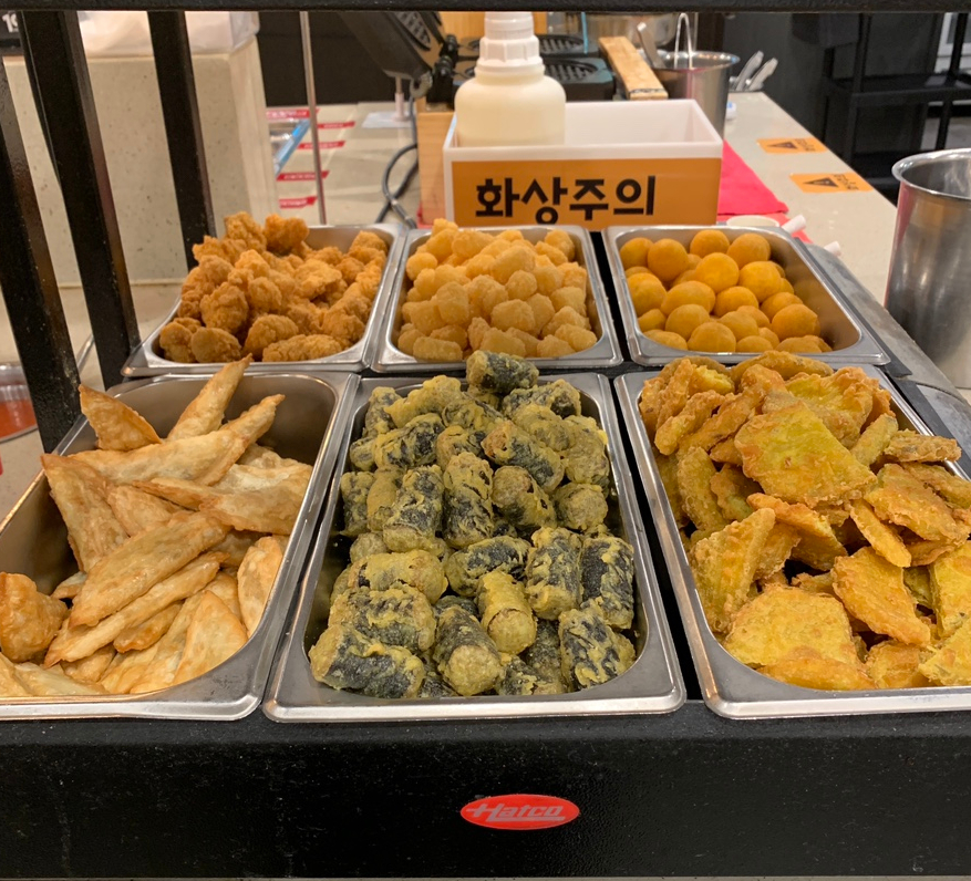 dookki tteokbokki buffet in seoul fried snacks seaweed rolls and dumplings