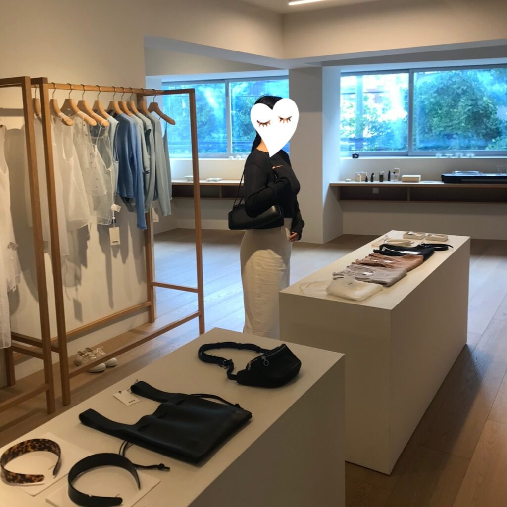 Minimalist Monoha showroom in Hannam-dong β part of my stylish Hannam-dong Day Out.