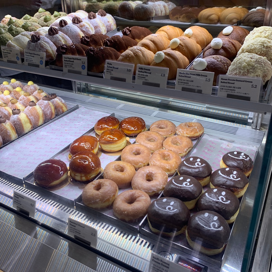 Paired matcha and chocolate donuts Knotted
