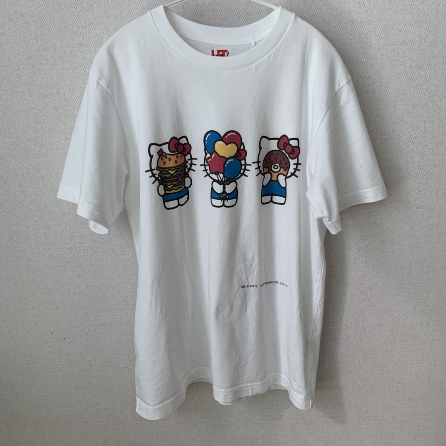 Hello Kitty Uniqlo T-shirt M size front view