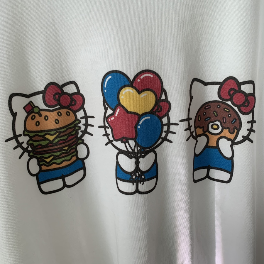 Hello Kitty Uniqlo design with balloons