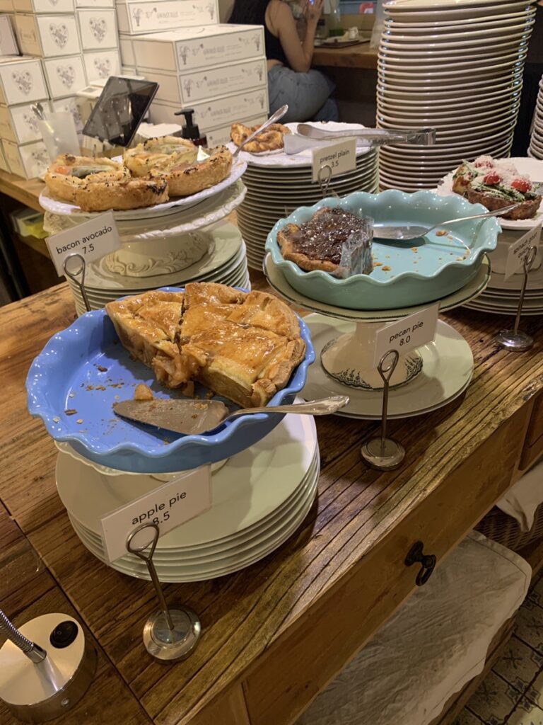 Apple pie slice served in a Songridan-gil Jamsil dessert cafe