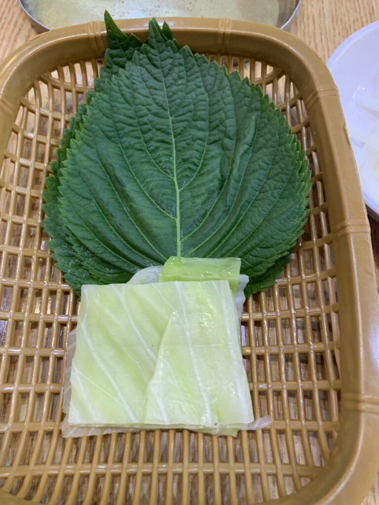Perilla leaves and steamed cabbage wraps for bulgogi