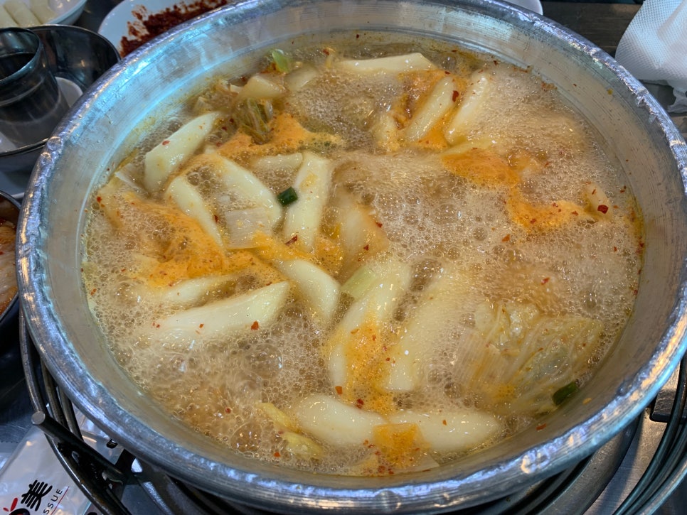 Spicy bubbling Dongdaemun Dakhanmari broth