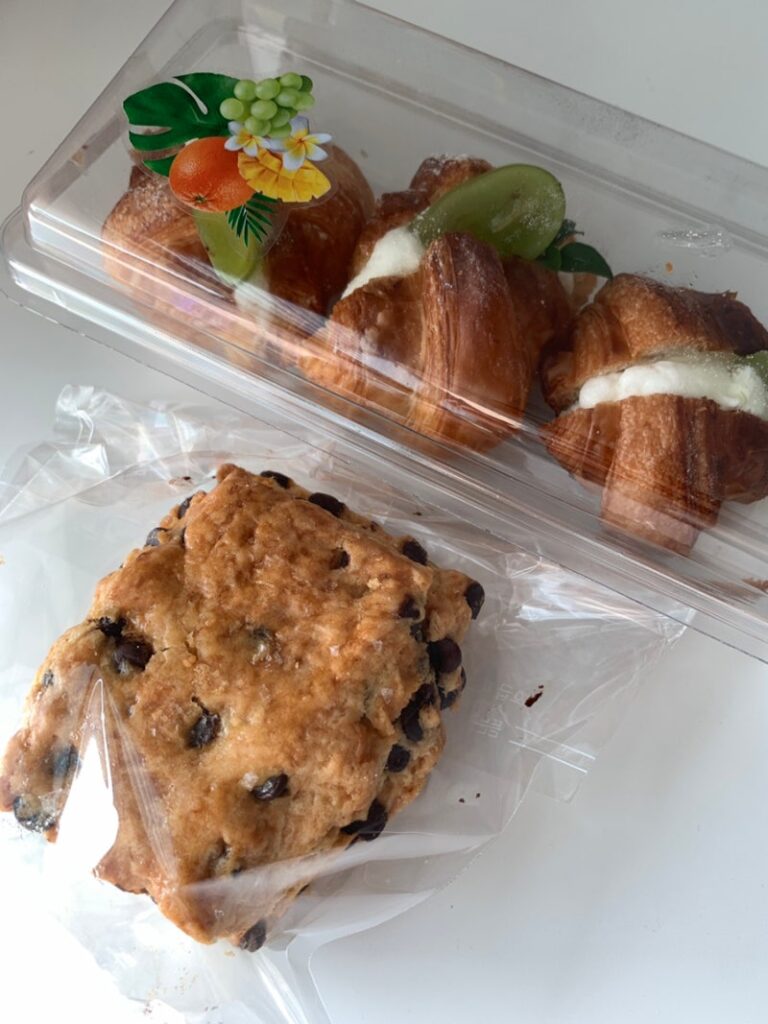 Chocolate chip scone and green grape cream mini croissants from Paris Croissant Gangnam Station