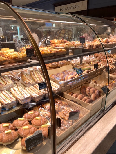 Assorted bread and sandwiches at Paris Croissant Gangnam Station boulangerie section