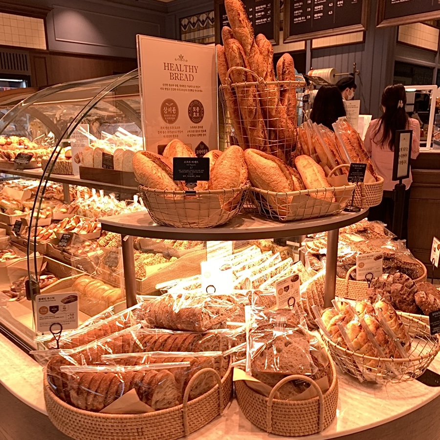 Baguettes and healthy bread selection at Paris Croissant Gangnam Station bakery display