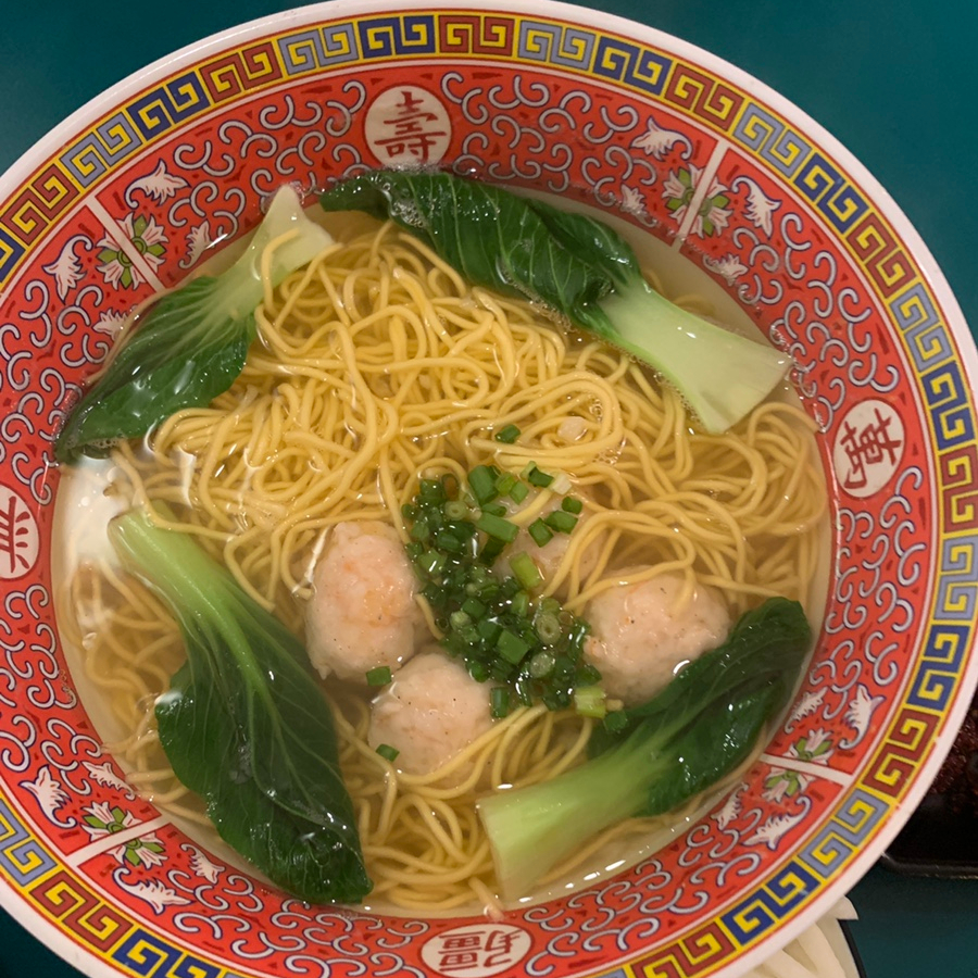 Wonton noodles with shrimp wontons at Pangz near Seokchon Station