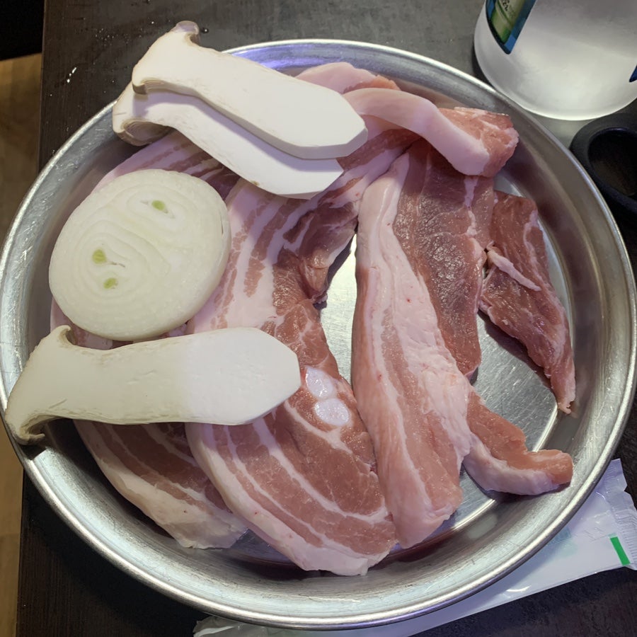 Raw fresh pork belly and vegetables served at Jaedong Sundubu in Bukchon