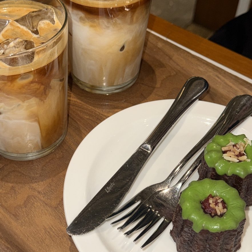 Iced vanilla lattes with Emmental canelΓ© at a Jongno canele cafe in Seoul