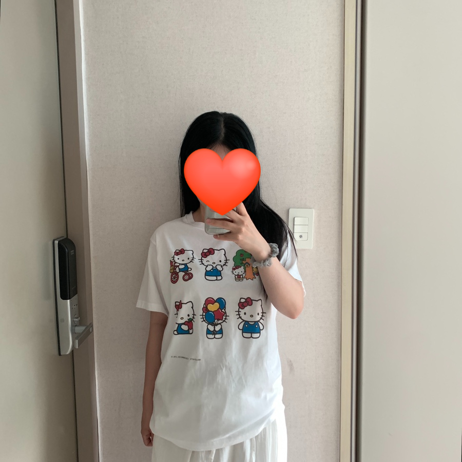 UNIQLO Hello Kitty Custom T-shirt mirror selfie full length view