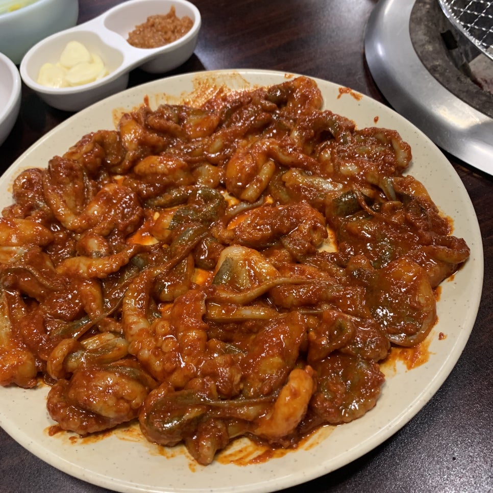 spicy jjukkumi bulgogi served on a large plate at Chungmuro Jjukkumi Bulgogi Main Branch