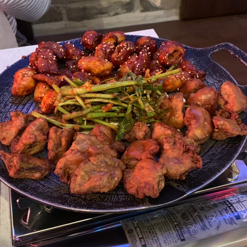 Plate of grilled dorae-chang and makchang with seasoned vegetables at Doraejip Gangnam Station
