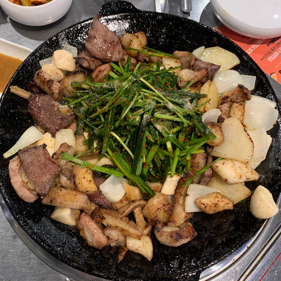 Premium beef gopchang mixed grill with chives at Jingu Gopchang — Gangnam Gopchang