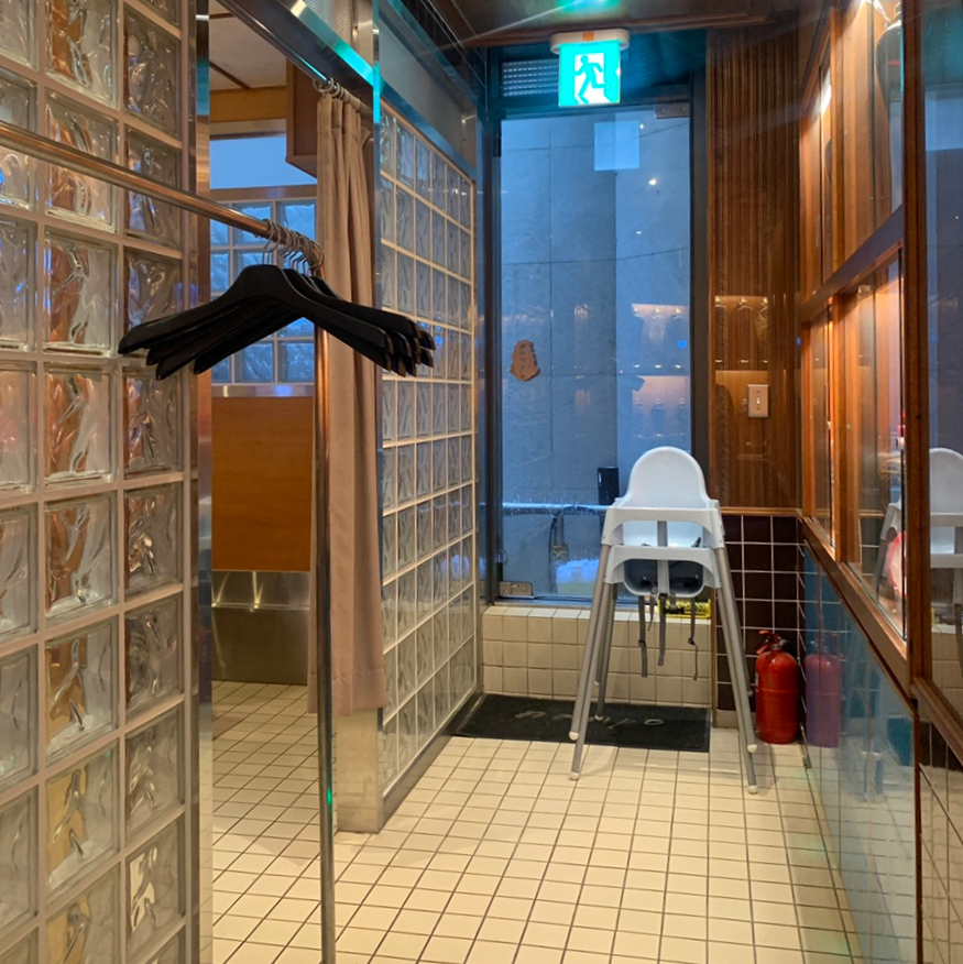 Basement seating and baby chair available at Hannam-dong restaurant Nanpo