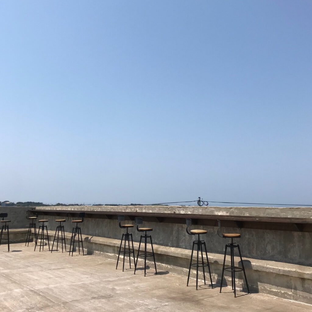 rooftop bar seating overlooking the horizon at Jeju Cafe Costeño