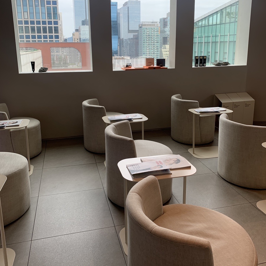 Modern and clean interior of TU Dental Clinic Korea for teeth shaving before and after in Korea