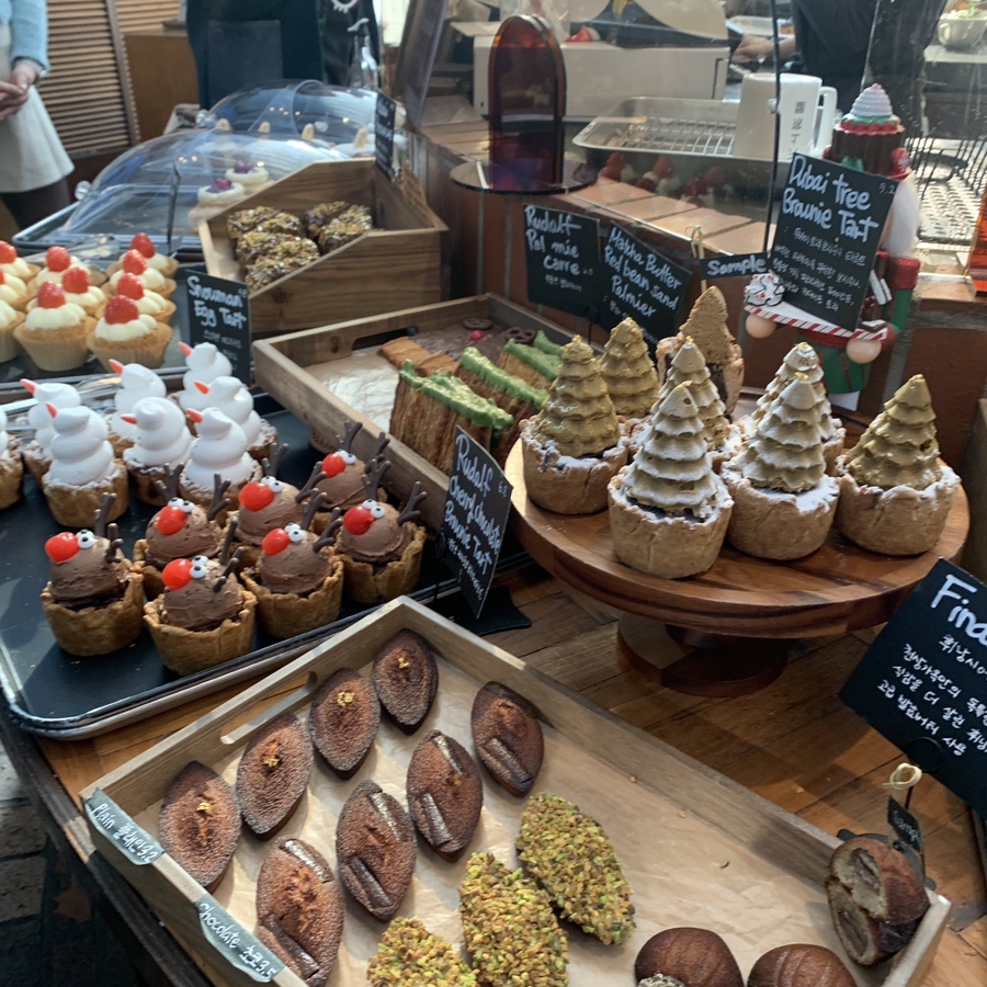 Cheonsang Gaok Seongsu Cafe Christmas tree and character pastries on display