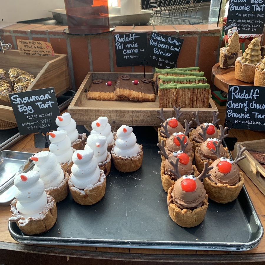 Christmas snowman and reindeer pastries at Cheonsang Gaok Seongsu Cafe