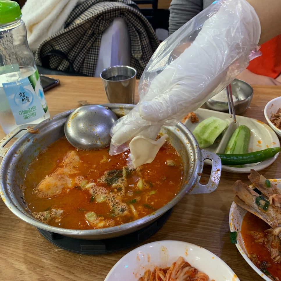boiling gamjatang broth with hand pulled sujebi added at 24 hour restaurant in seongsu