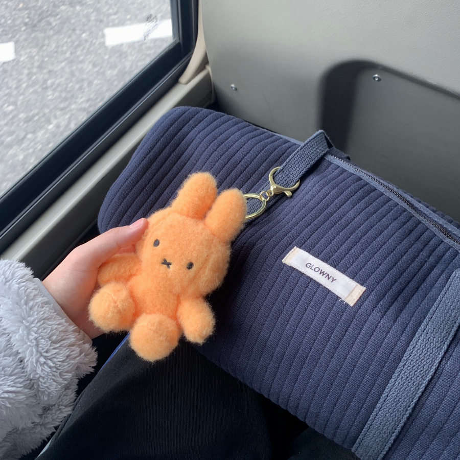 Glowny x Simihaze Cotton Pillow Bag Jolly Navy used during everyday commute on bus