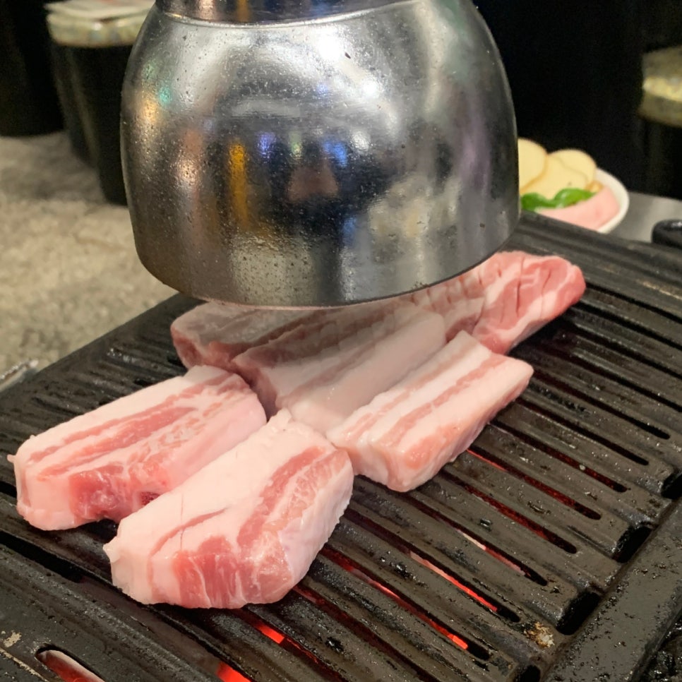 Thick-cut pork galbi grilling at Seokchon Station pork BBQ restaurant