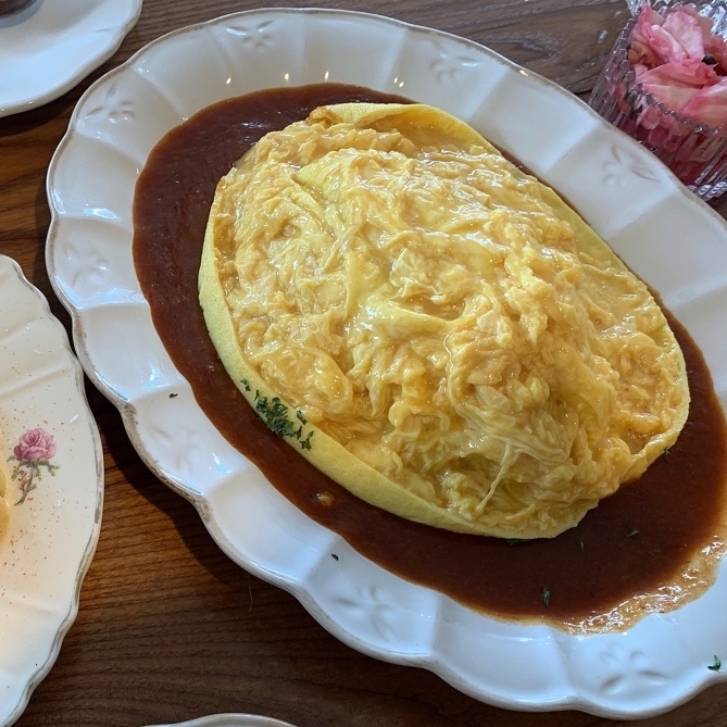 soft omelet omurice with house sauce and fried rice at seongsu darak