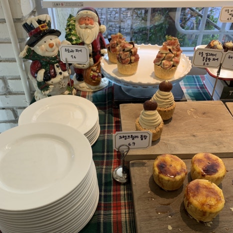 Assorted desserts at Gangnam cheesecake cafe Upper and Under