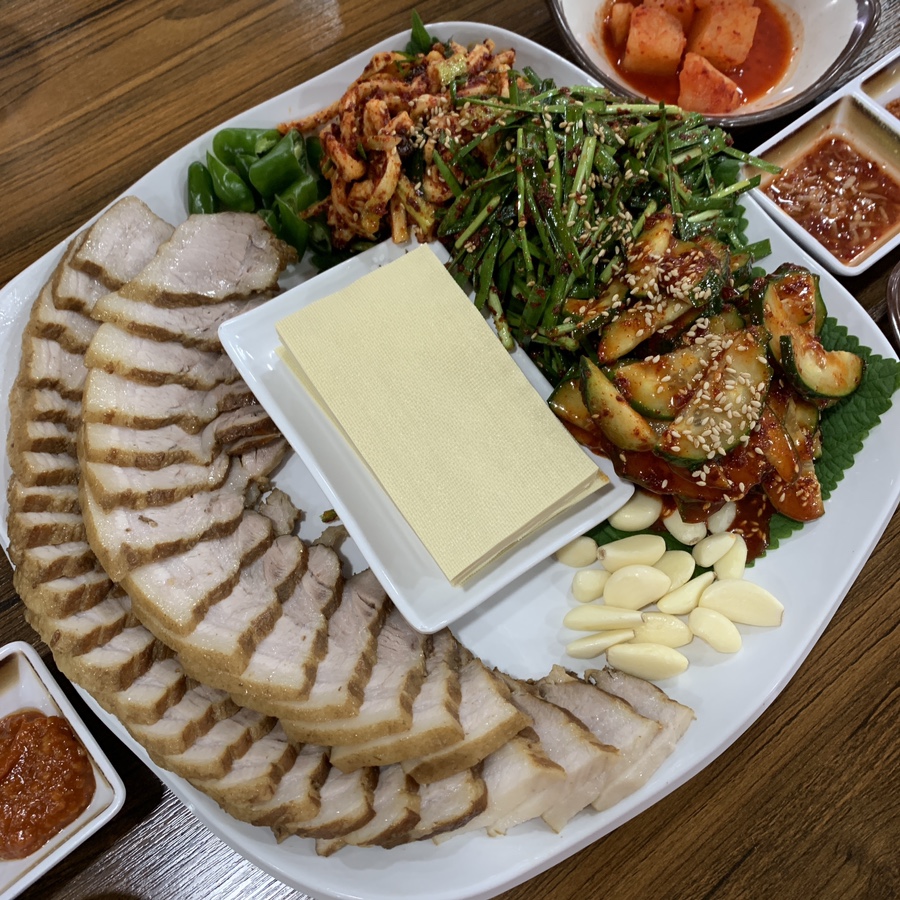 Bossam with tofu wraps at Jamsil Station Bossam Restaurant Sugaseong