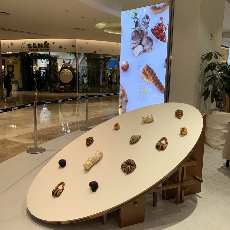 Tongue Cafe Lotte World Mall interior with unique table design on B1 floor