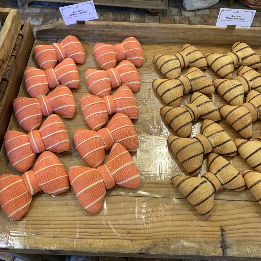 Panier de M.mooni Apgujeong | Iconic Ribbon Croissant Cafe in Seoul