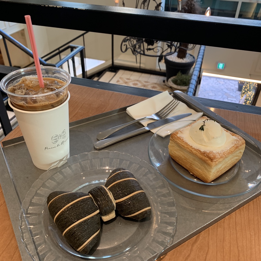 Dessert and coffee set at Panier de M.mooni Apgujeong cafe