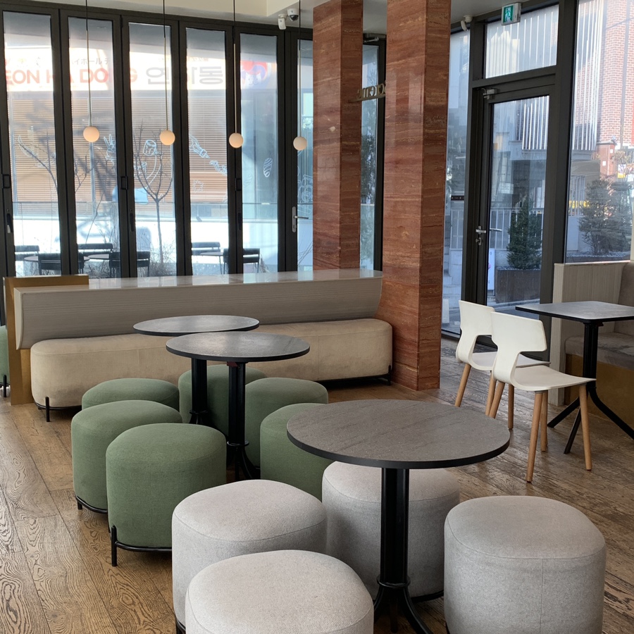 Sinnonhyeon Station canelé cafe Screme interior with spacious seating and long tables