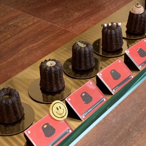 Variety of canelés displayed at Sinnonhyeon Station canelé cafe Screme