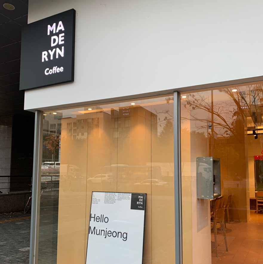 Maderyn Coffee Munjeong Station exterior near Munjeong Station