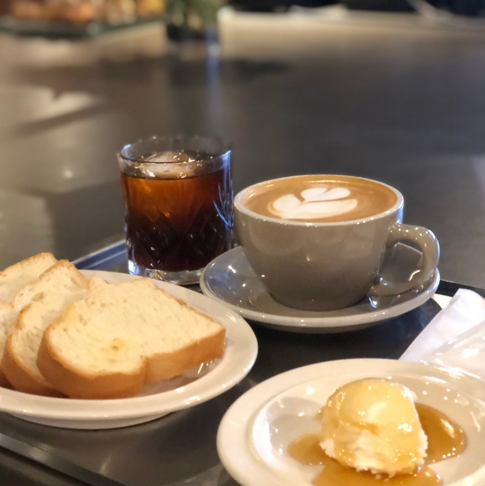 Songridan-gil kaymak dessert and latte at Riff Coffee Bar