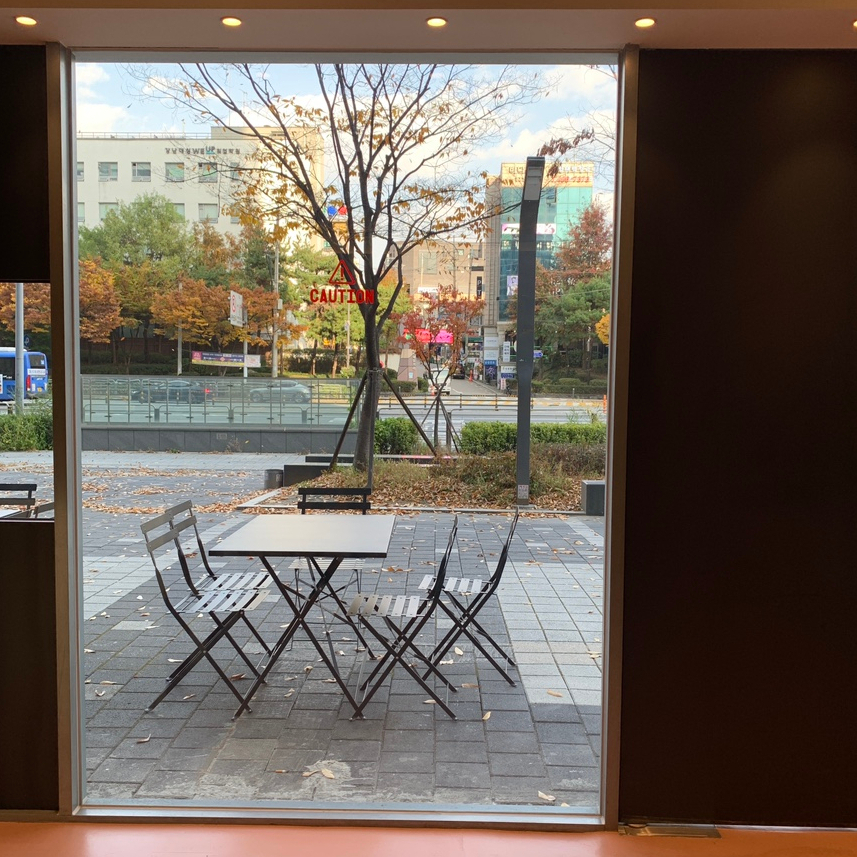Spacious window seating at Maderyn Coffee Munjeong Station
