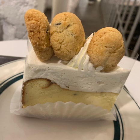 Double vanilla cheesecake slice at Gangnam Americano cafe Something About Coffee