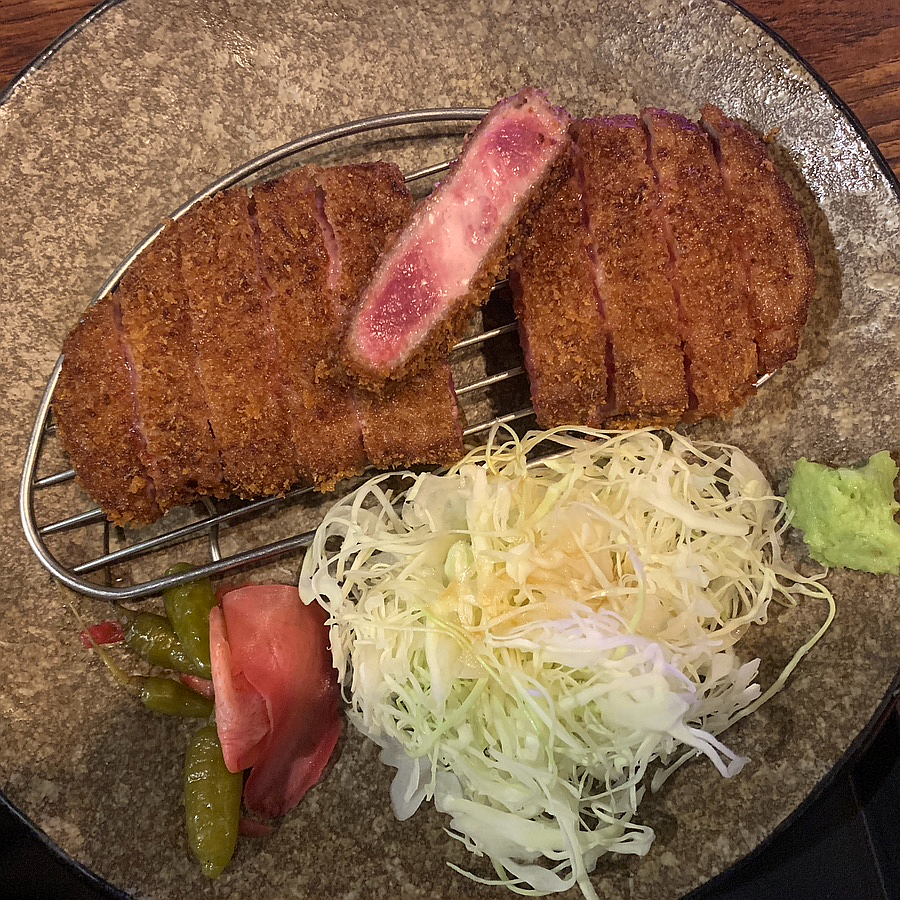 Gyukatsu with medium-rare beef at Sinsa Garosu-gil restaurant Furato Shokudo