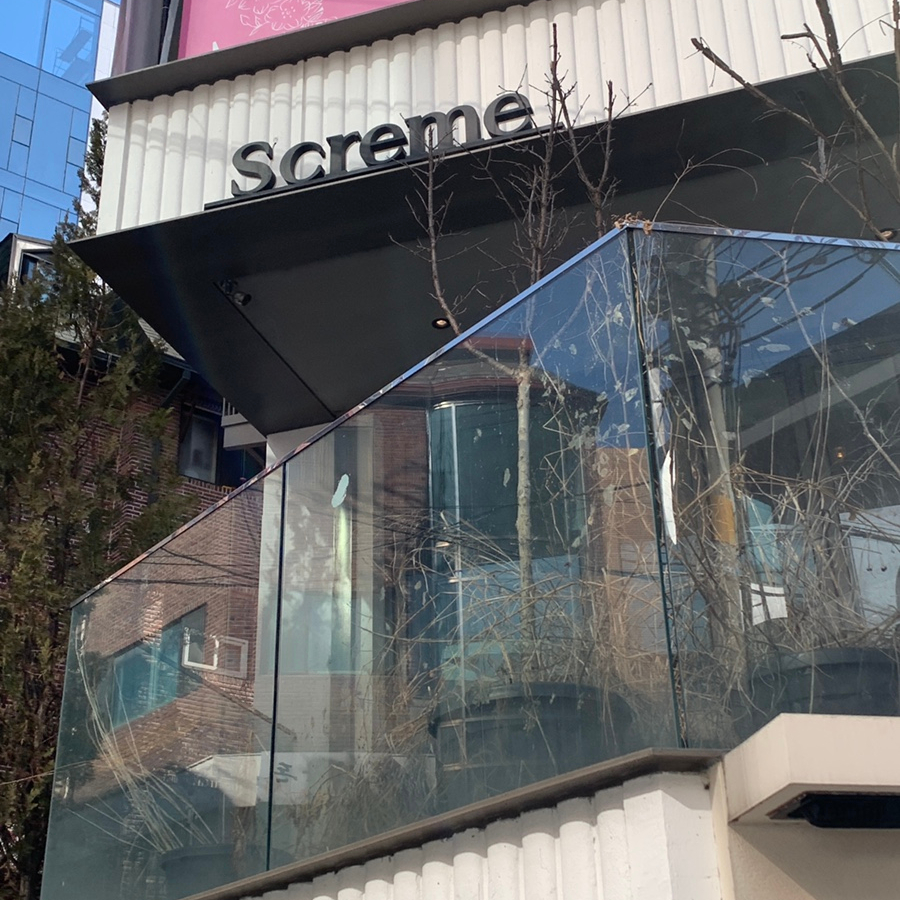Sinnonhyeon Station canelé cafe Screme exterior with outdoor terrace seating