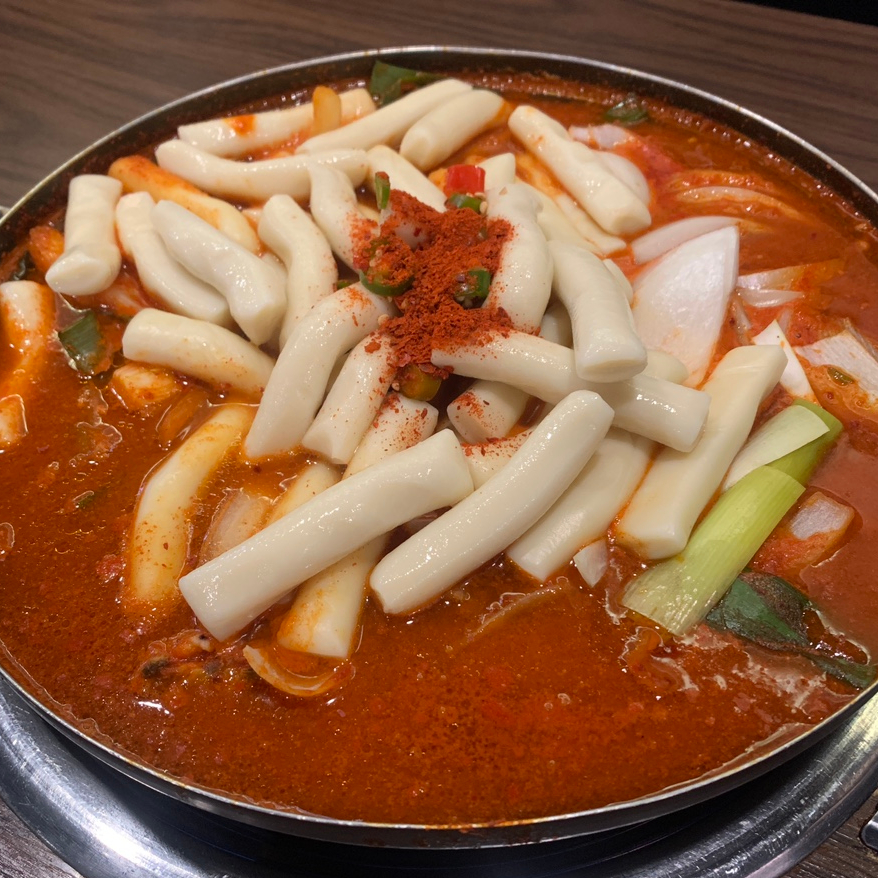 Tteok Doritang Gangnam: Spicy Korean Chicken Stew with Chewy Rice Cakes
