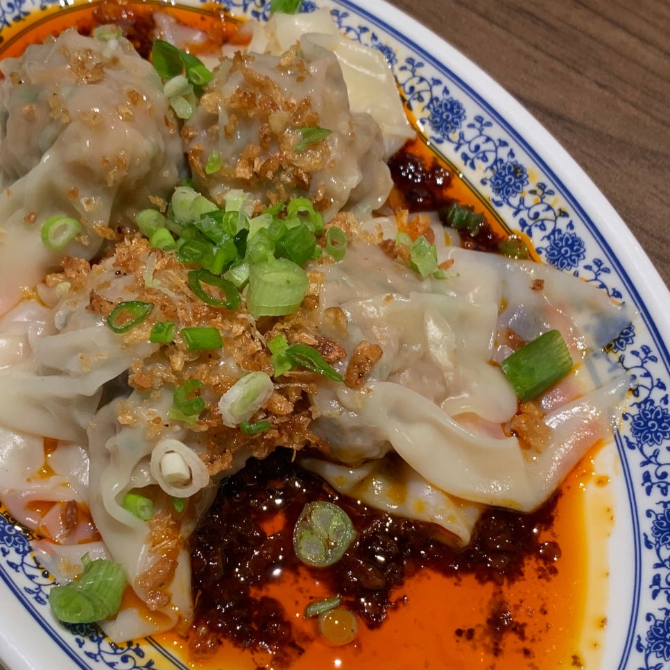 Spicy mala wontons served as a palate cleanser at DimDimSum COEX