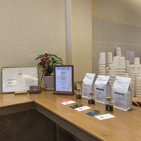 yangjae station cafe reppo coffee beans display counter menu