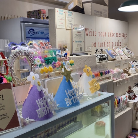 cute decorated cakes at turtlehip cake jamsil seoul