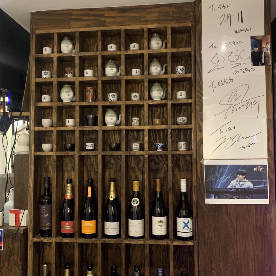 konkuk university yakiniku restaurant japanese style interior shelf